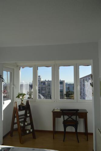 Mirador de 5 metros fabricado en PVC,  instalado en habitación principal. 