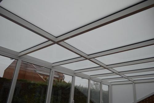 Lucernario fabricado e instalado en la terraza de un chalet para aprovechar el espacio en cualquier estación. 