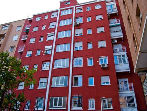 Reforma de fachada para aislar el edificio realizada por Afandecor.