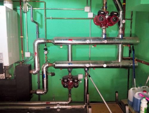 Instalación completa del sistema de tuberías, conductos y reguladores en una vivienda. 