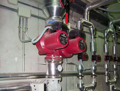 Instalación completa del sistema de tuberías, conductos y reguladores en una vivienda. 