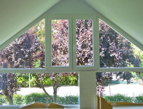 Cerramiento de chalet desde el interior en PVC con cristal bajo emisivo.