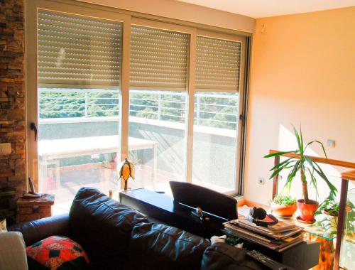 Ventana corredera de aluminio con ruptura de puente térmico.